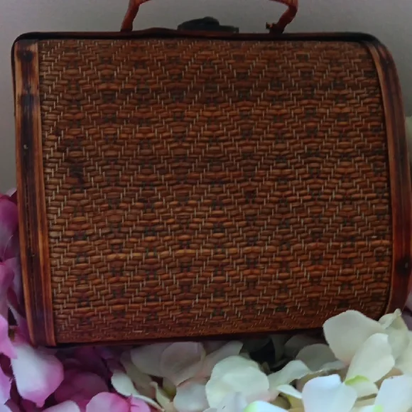 Vintage Woven Basket Handbag - Picture 3 of 9